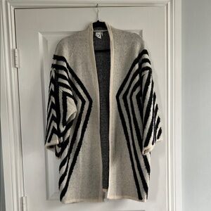 Alamo+Kin Elegant Black and Cream Women's Cardigan Never worn OS